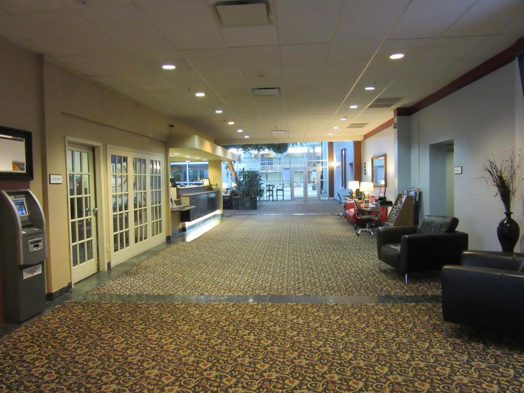 האטצ'יסון Atrium Hotel & Conference Center מראה חיצוני תמונה